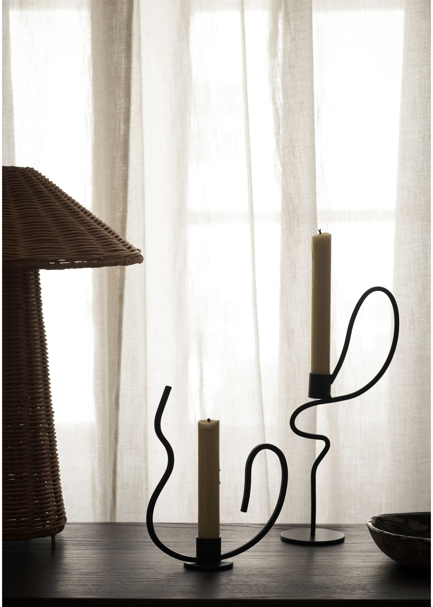 Ferm Living Valse Kaarsenhouder - Laag – Zwart