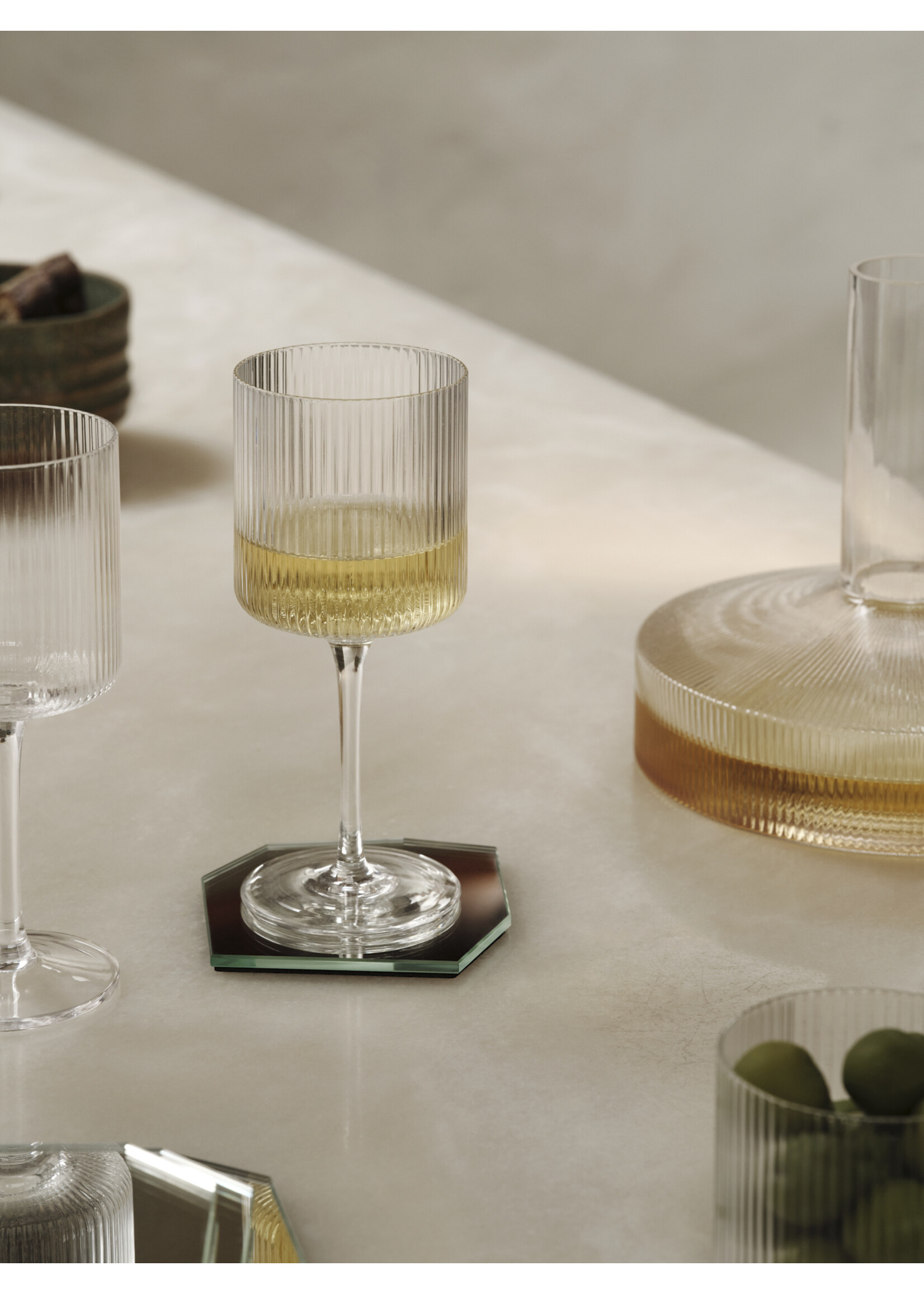 Ferm Living Ripple witte wijnglazen - set van 2 - doorzichtig