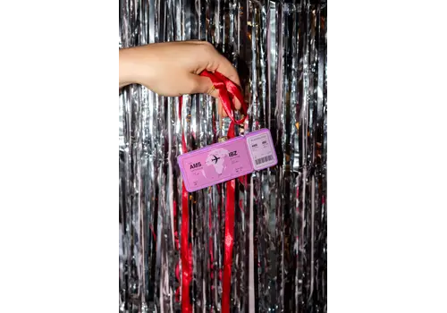 Sattie Yup in de Boom - Kerstbal - Boardingpass Amsterdam - Ibiza