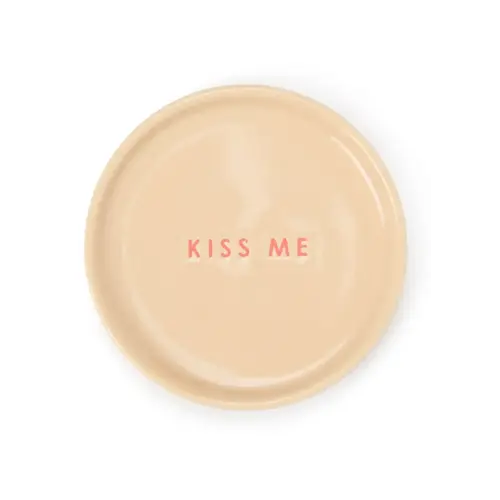 Vondels Ceramic petit four plate KISS ME camel ø8.5cm 