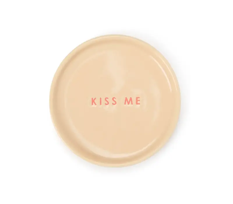 Vondels Ceramic petit four plate KISS ME camel ø8.5cm