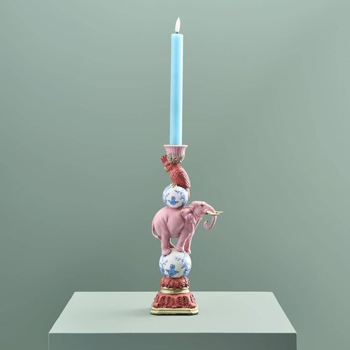 Werner Voss -  Kandelaar - papegaai op olifant - roze-blauw-wit - 30,5 cm 