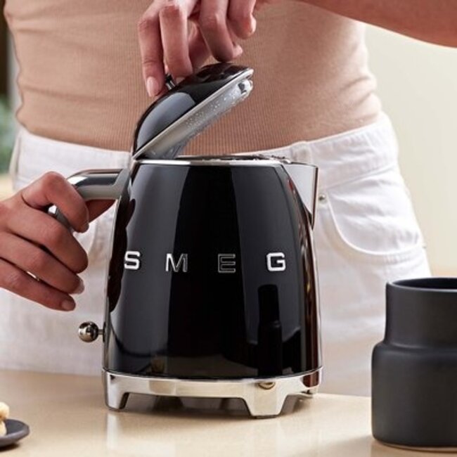 Smeg waterkoker zwart - KLF05BLEU
