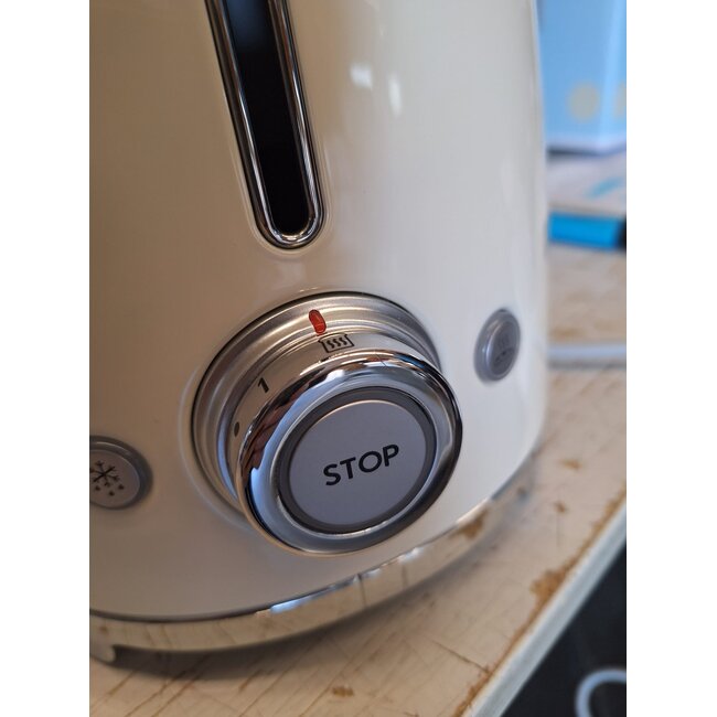Tweedekans Smeg broodrooster creme - TSF02CREU