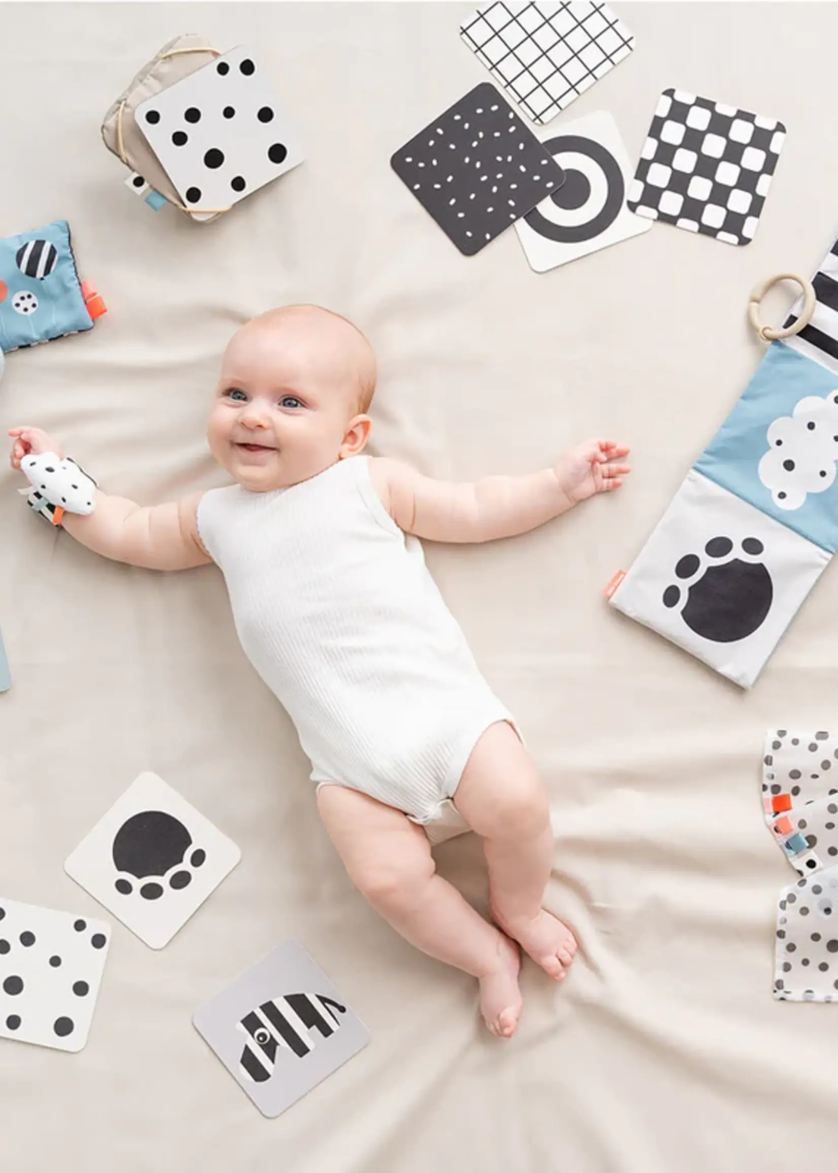 DonebyDeer Done by Deer - Fold-out soft book Deer friends colour