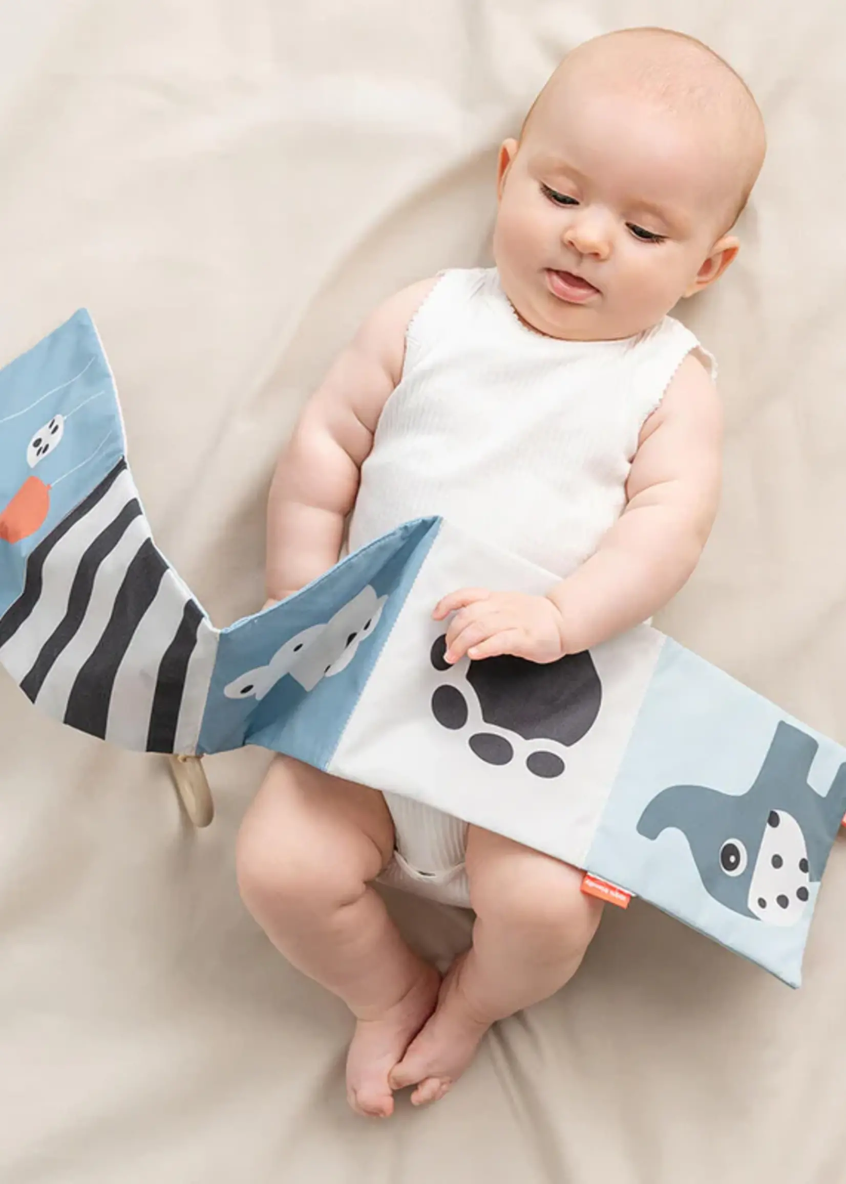 DonebyDeer Done by Deer - Fold-out soft book Deer friends colour