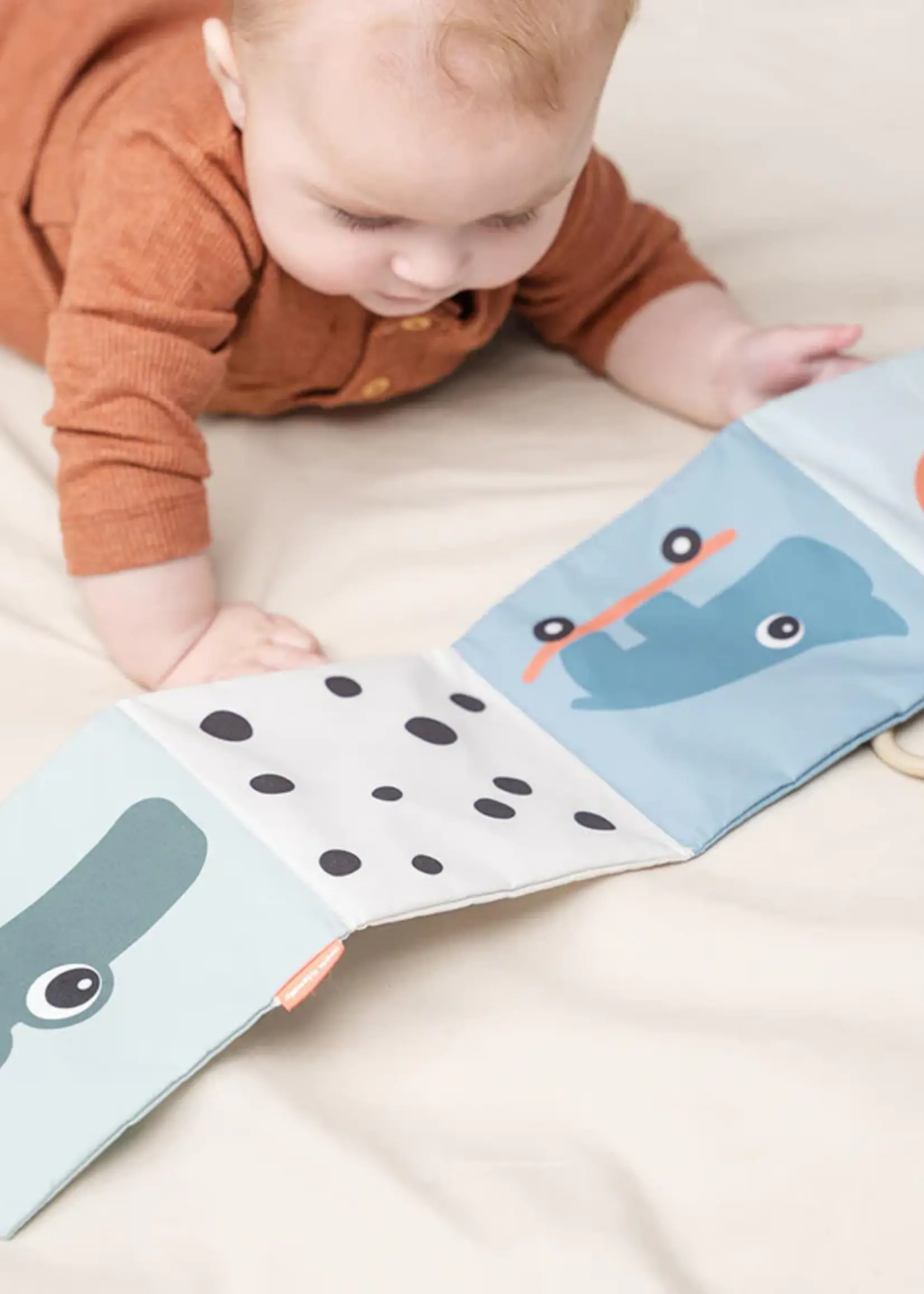 DonebyDeer Done by Deer - Fold-out soft book Deer friends colour