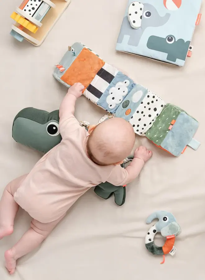 Done by Deer - Fold-out sensory cube - Deer friends Col