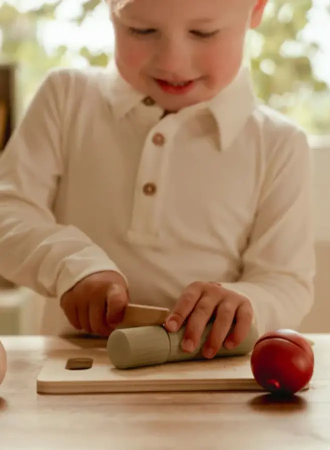 Little Dutch - Slicing vegetables