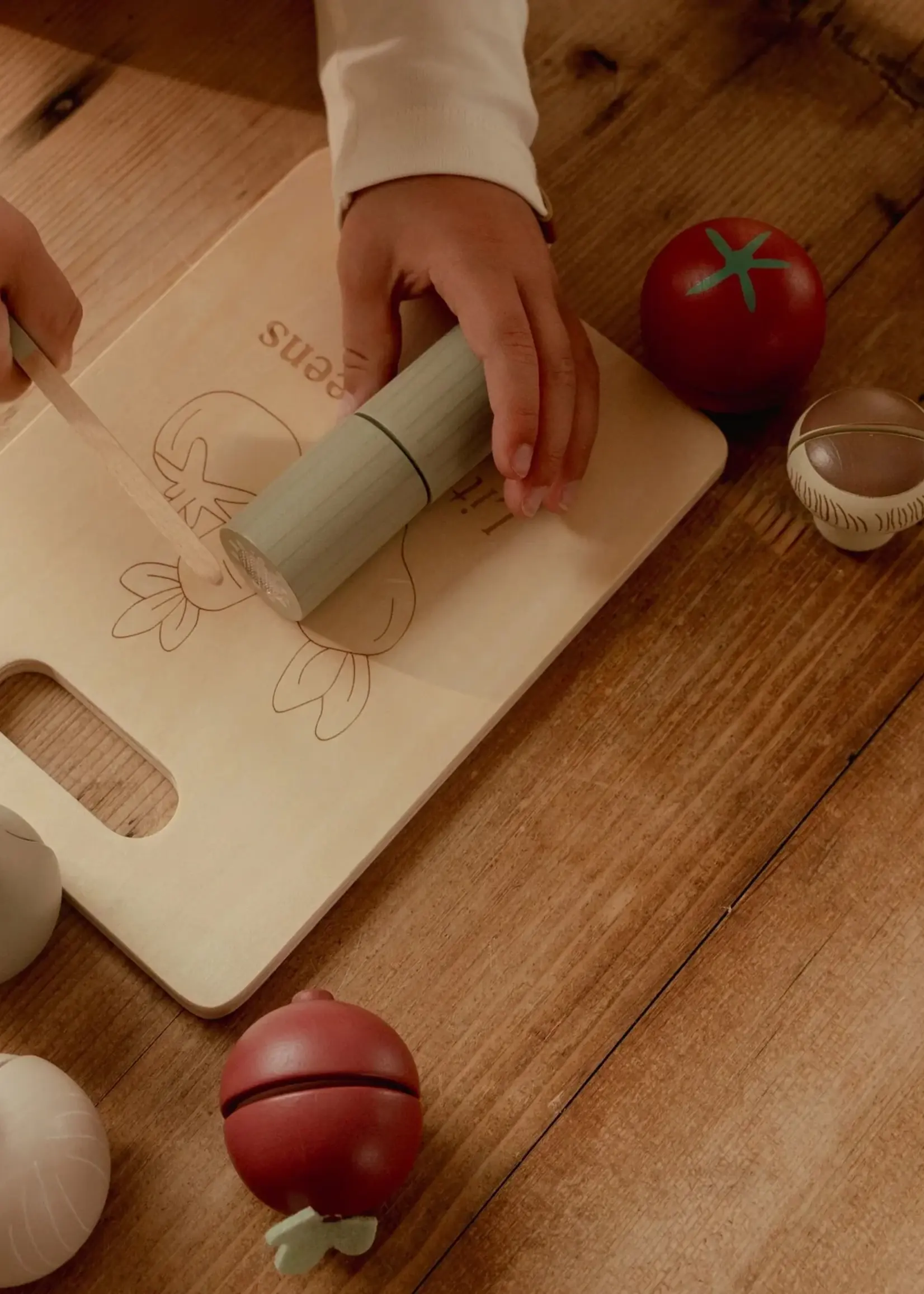 Little Dutch Little Dutch - Slicing vegetables