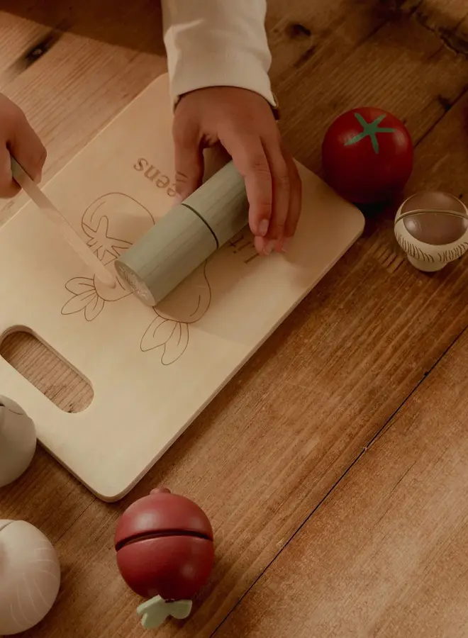 Little Dutch - Slicing vegetables