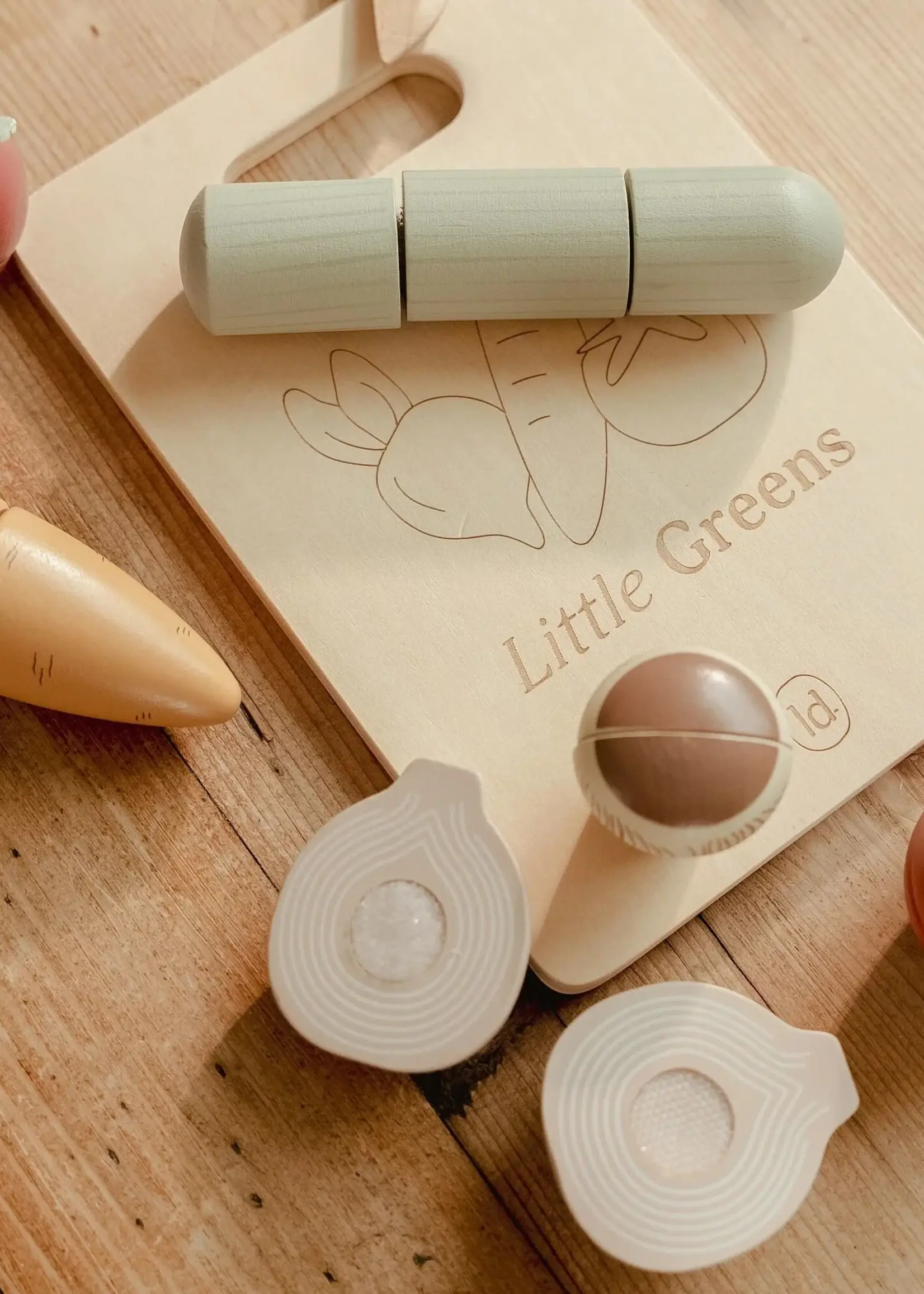 Little Dutch Little Dutch - Slicing vegetables