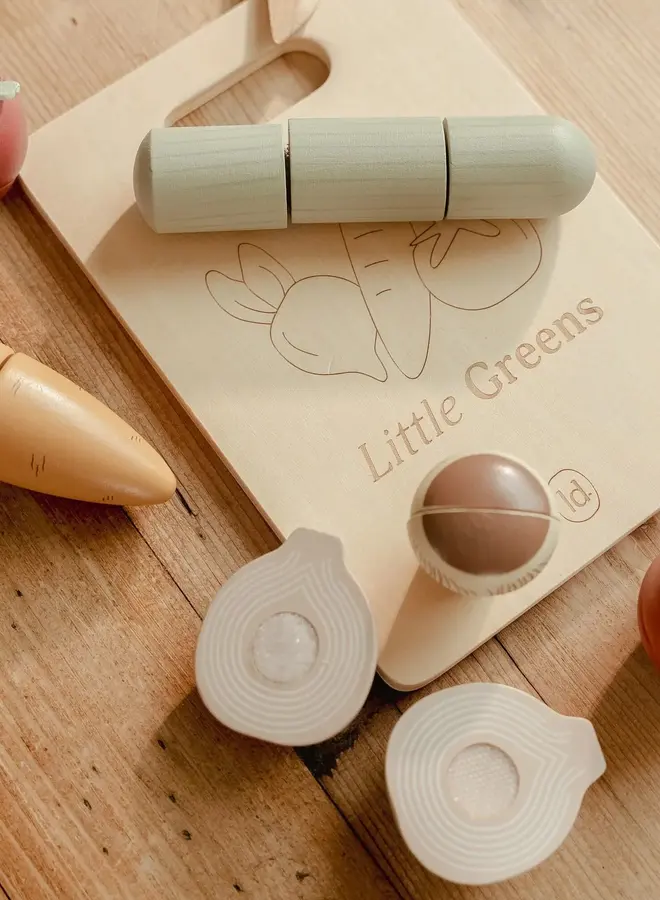 Little Dutch - Slicing vegetables