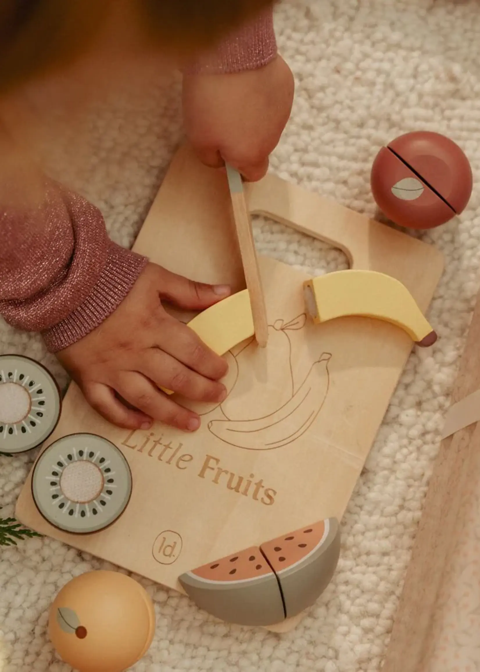 Little Dutch Little Dutch - Slicing fruit