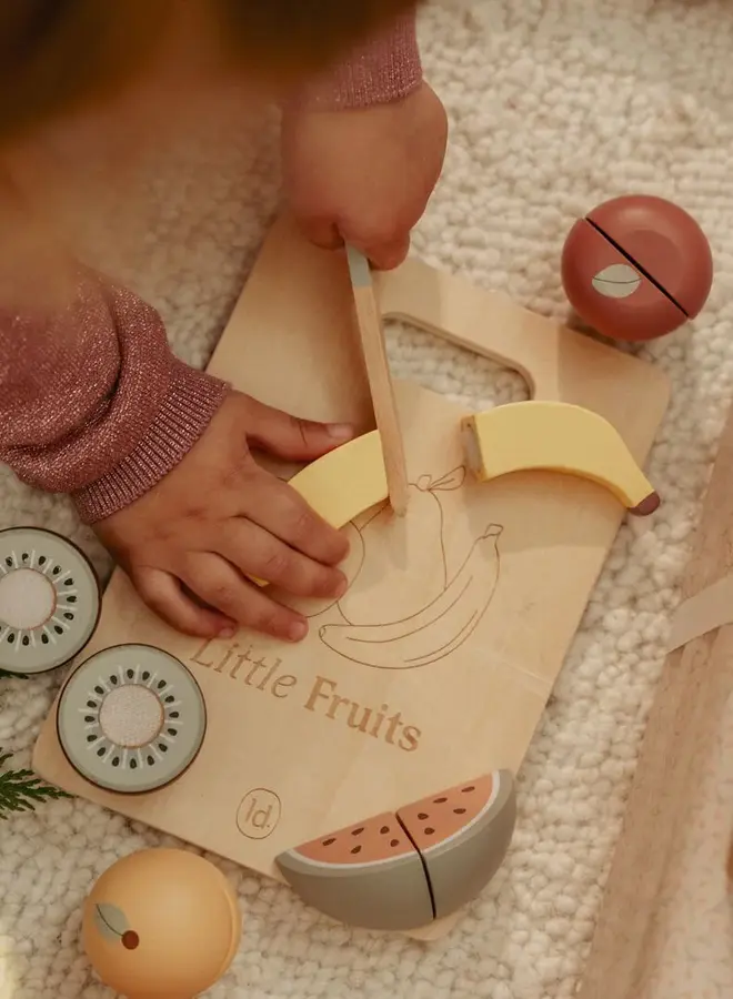 Little Dutch - Slicing fruit