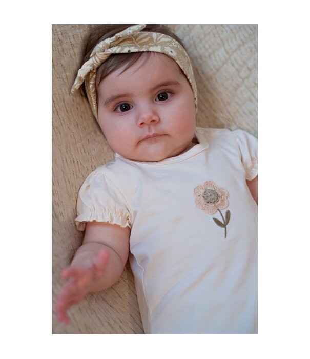 Feetje T-shirt met crochet bloem - Let Your Dreams Blossom