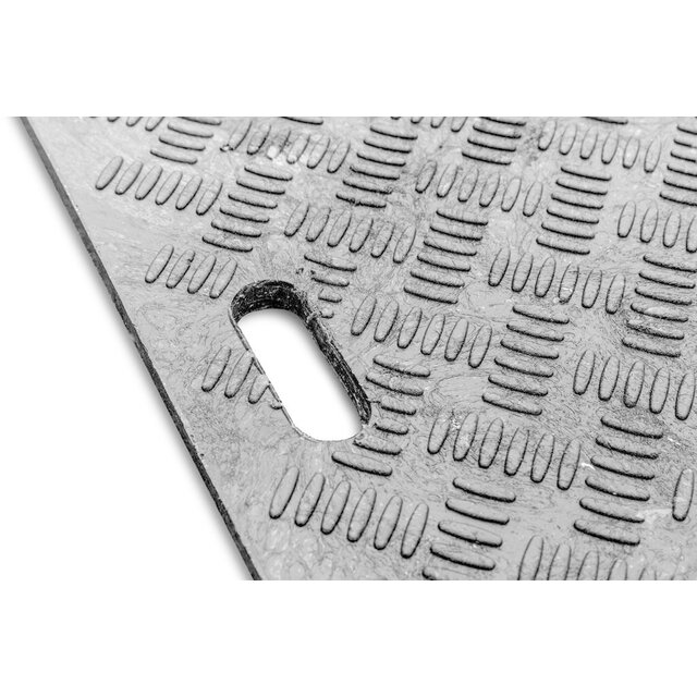 Kunststof rijplaat 300x100x2cm - 1 zijde profiel