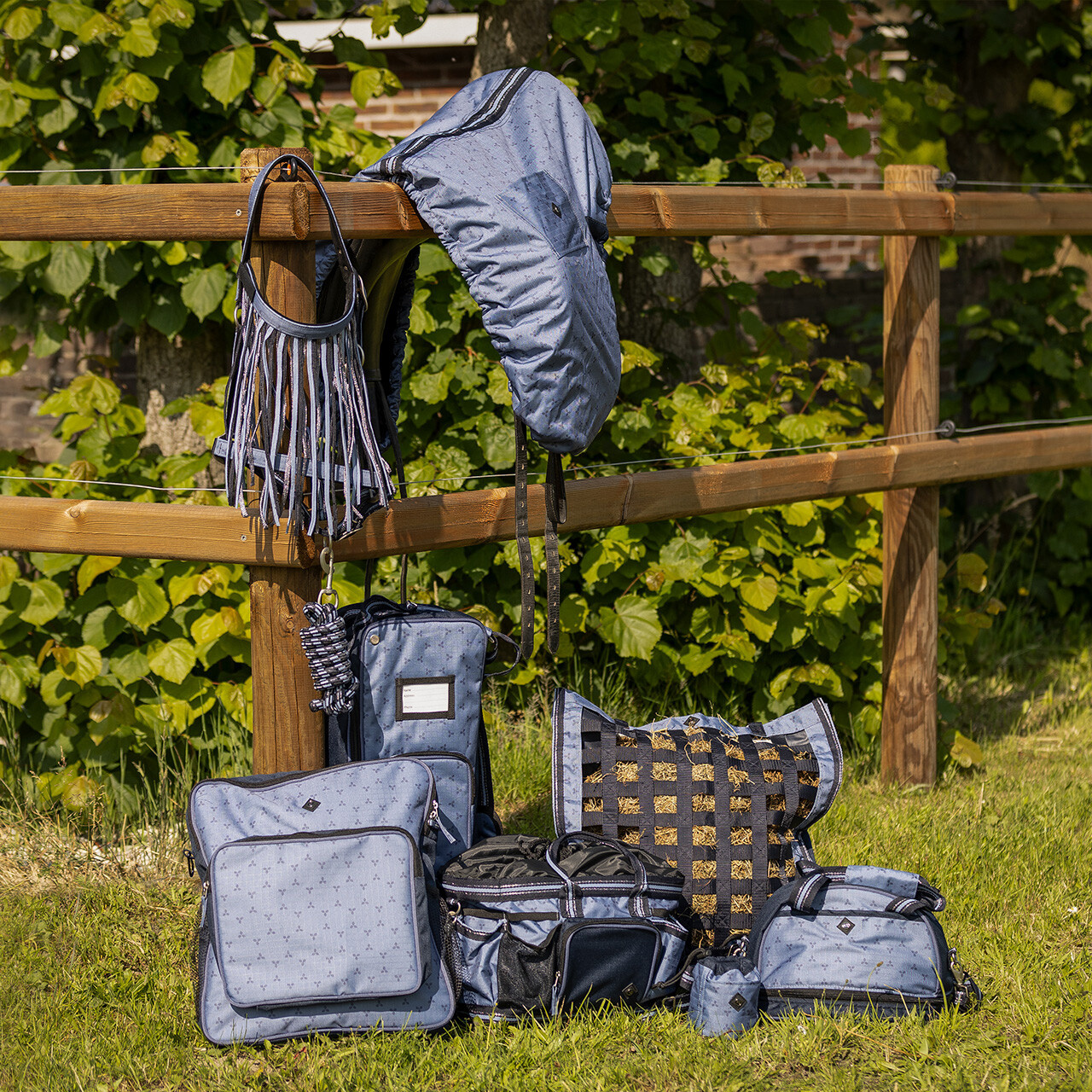 QHP Slowfeeder Turnout Collection - Misty Blue