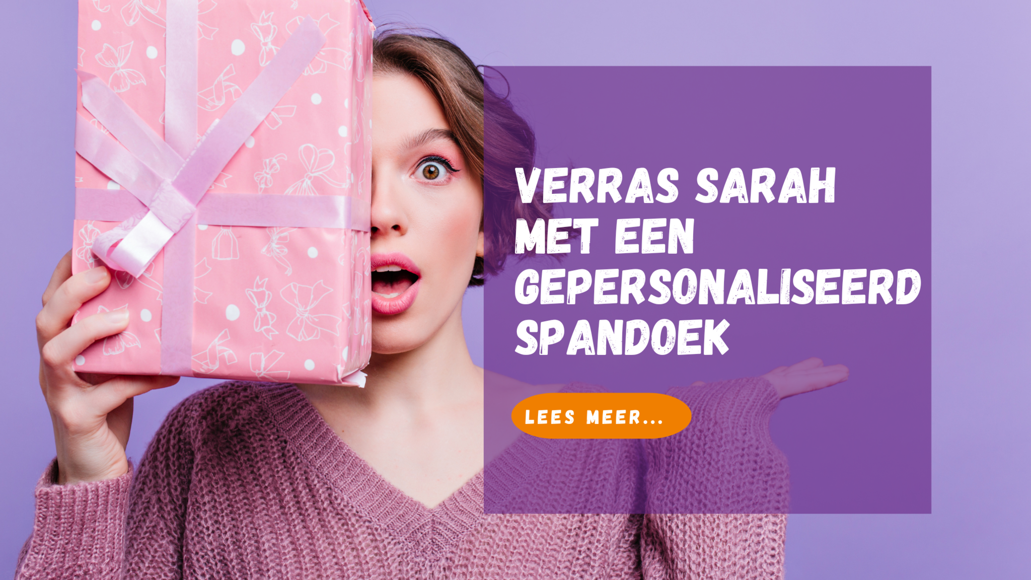Verras Sarah met een gepersonaliseerd spandoek