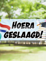 Hoera  geslaagd! - Vlag - Studieboeken - Afstudeerhoed