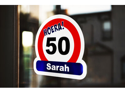 Statische Raamsticker Hoera Sarah - 50 jaar Versiering - Groot