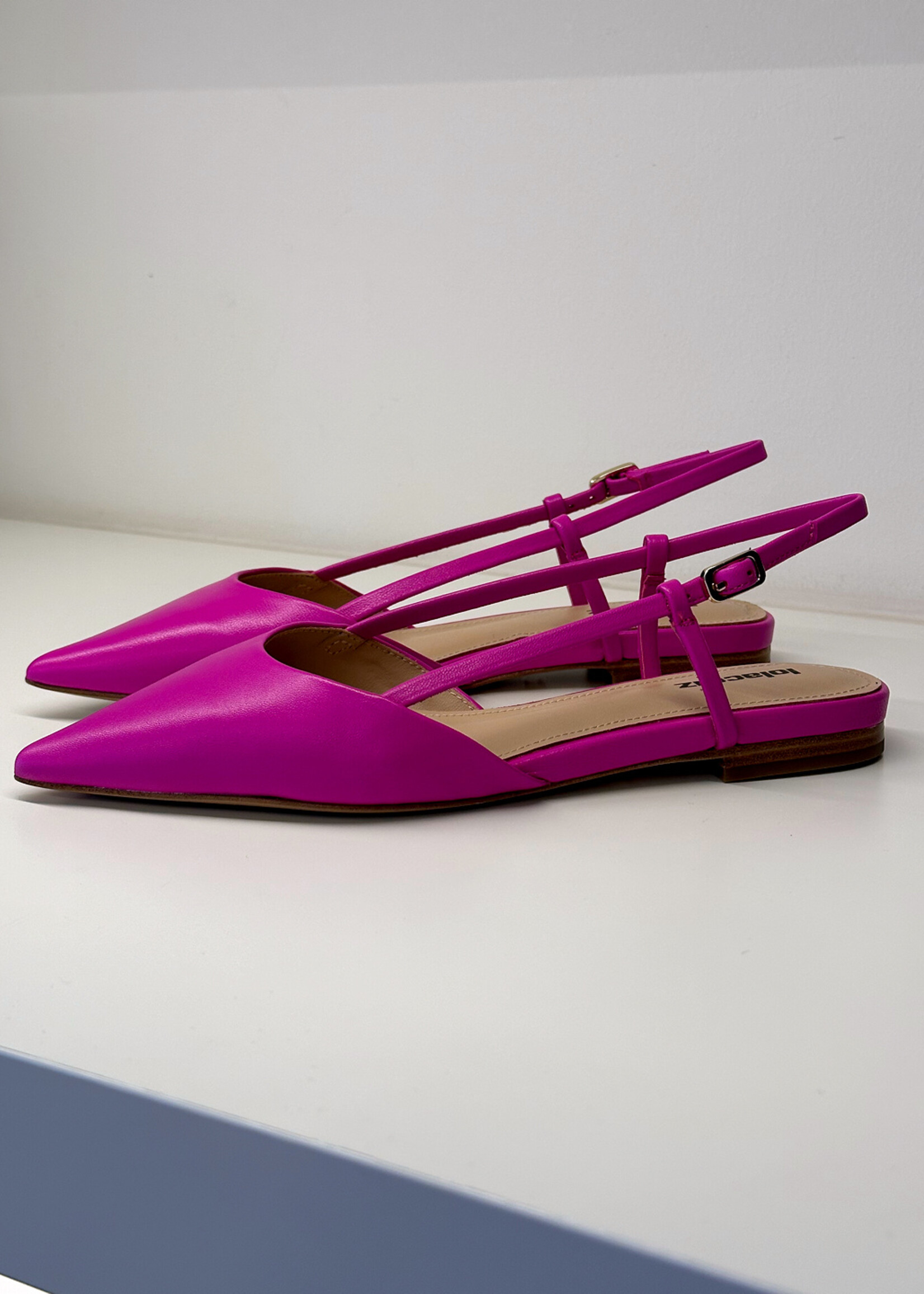 Magenta slingback-ballerina met scherpe top