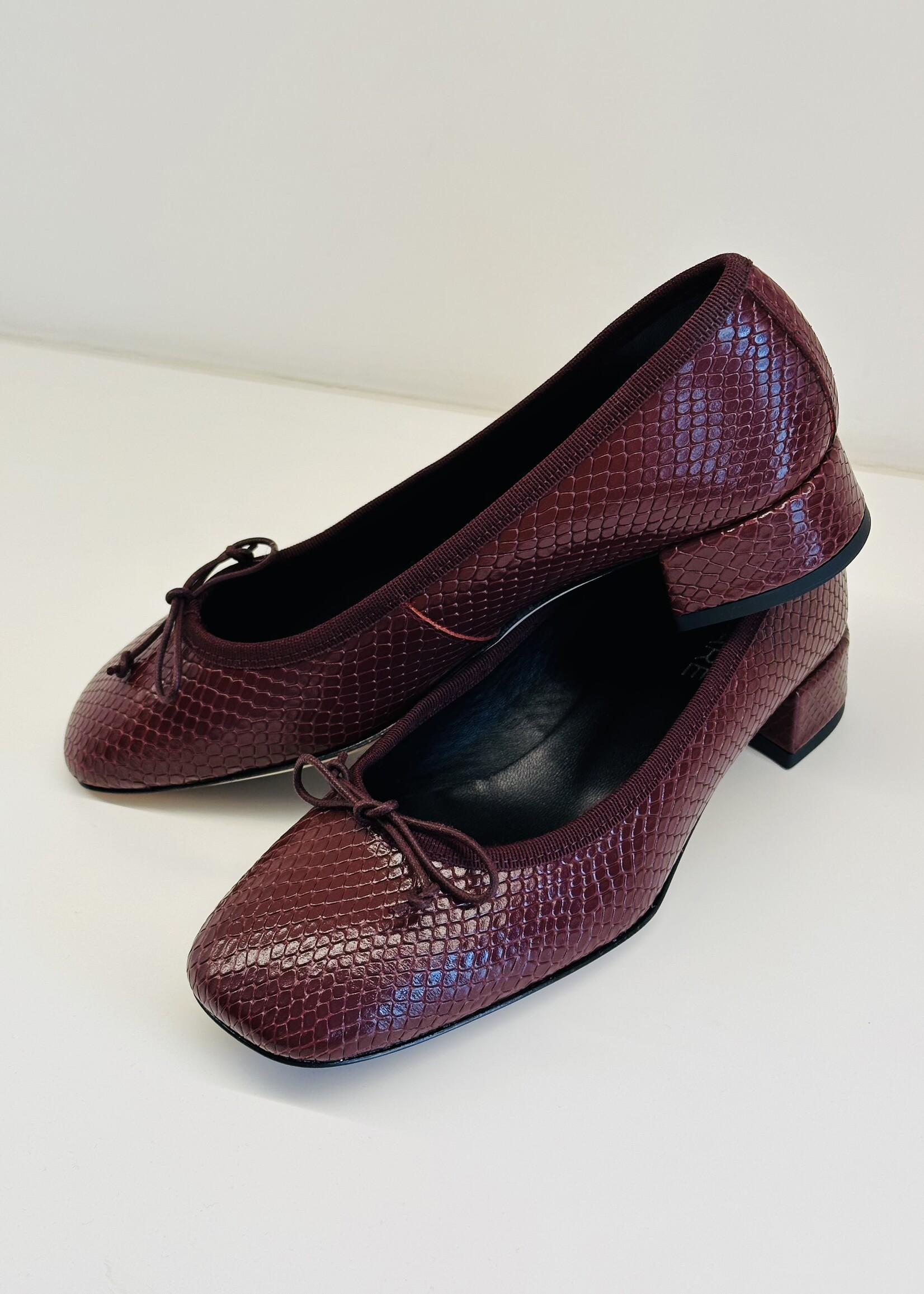 Bordeaux Ballerina in Slangenleder