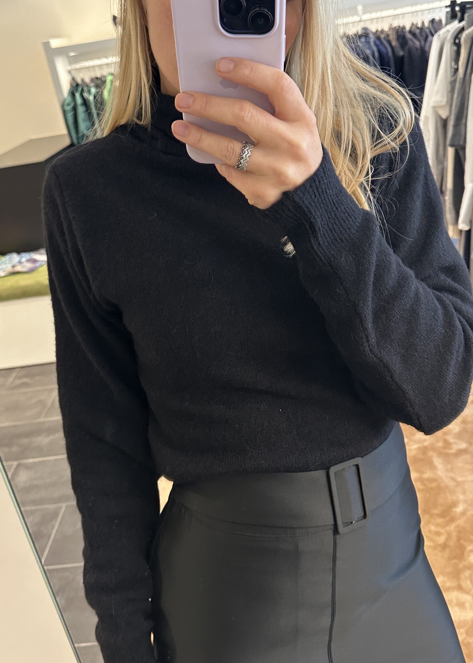 Leah Pull Superfine Alpaca Black