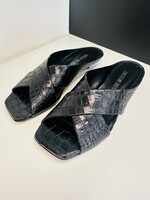 Zwarte croco slip-on op mini-hakje