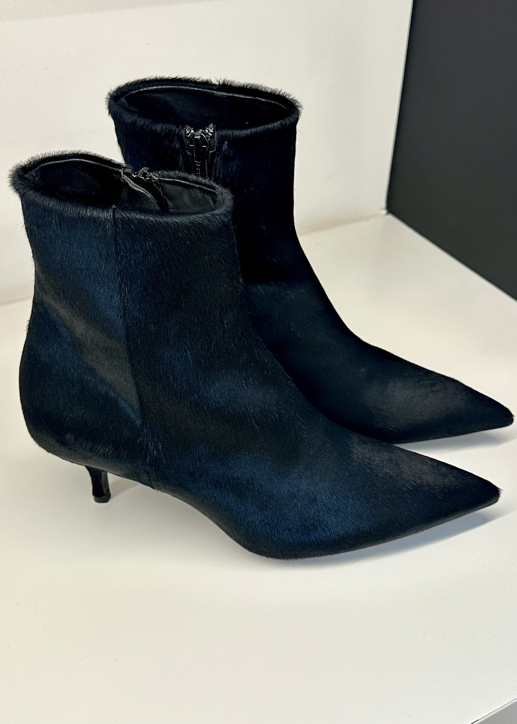 Zwart enkellaarsje in ponyhaar