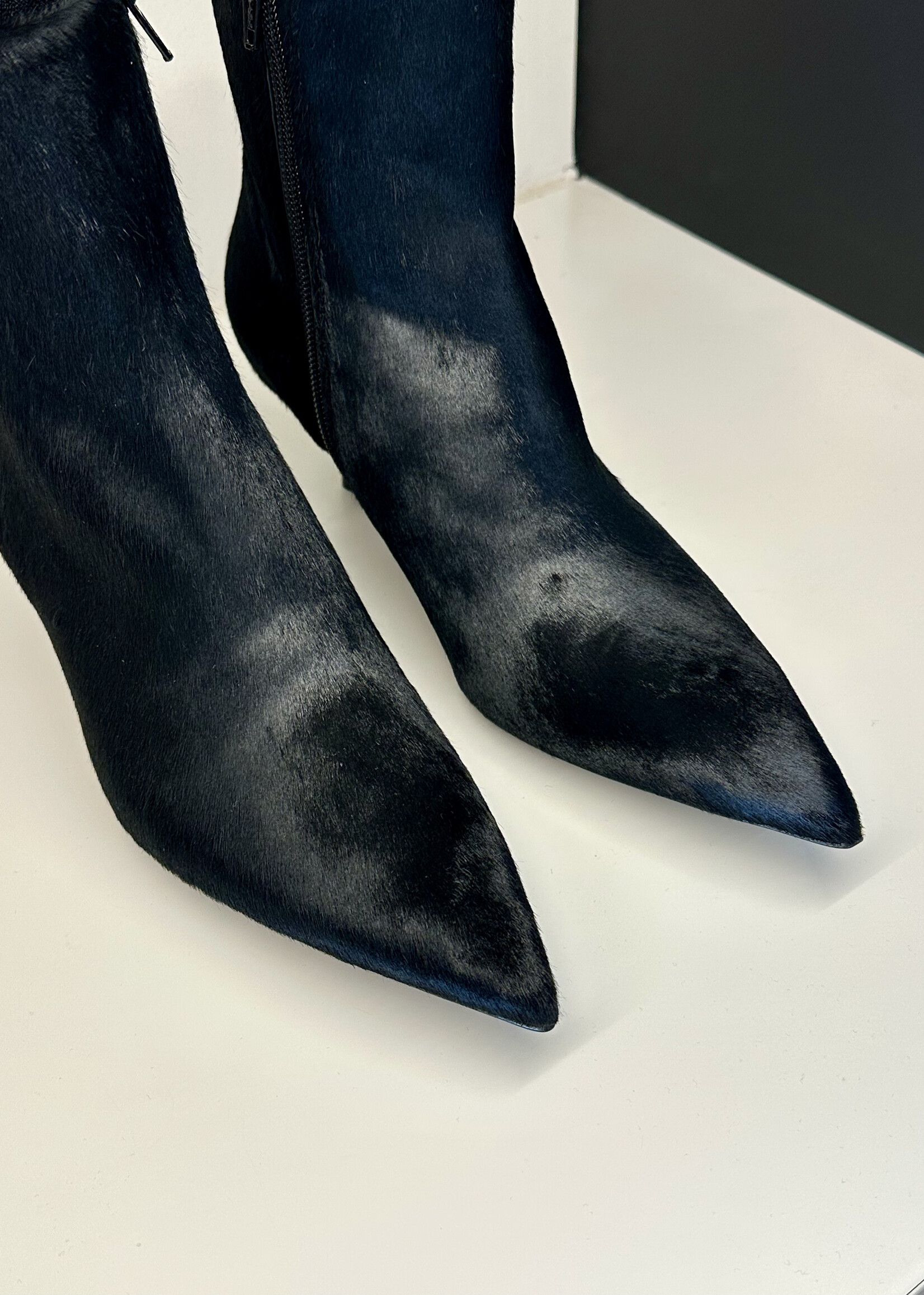 Zwart enkellaarsje in ponyhaar