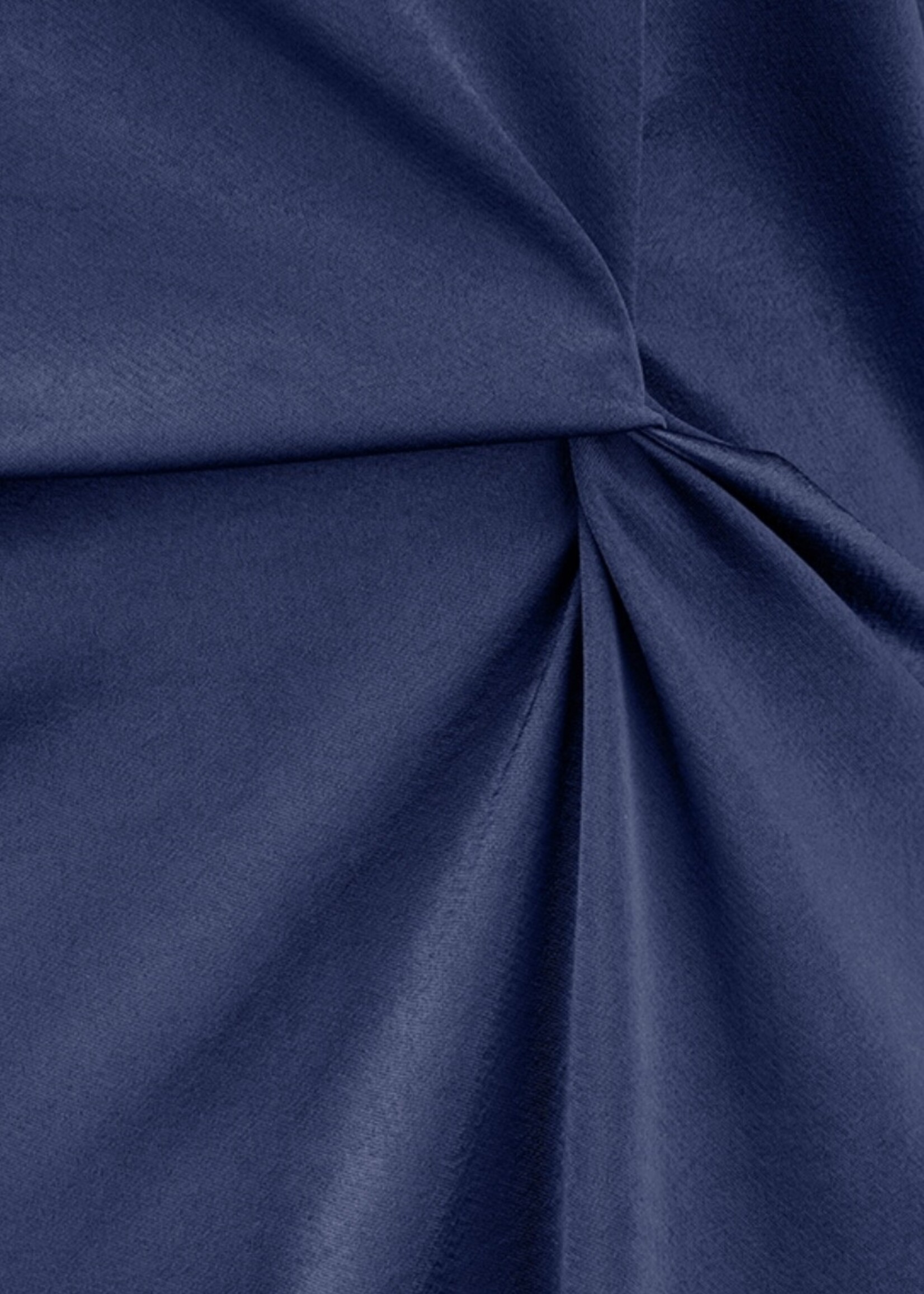 Blauwe jurk met detail in de taille