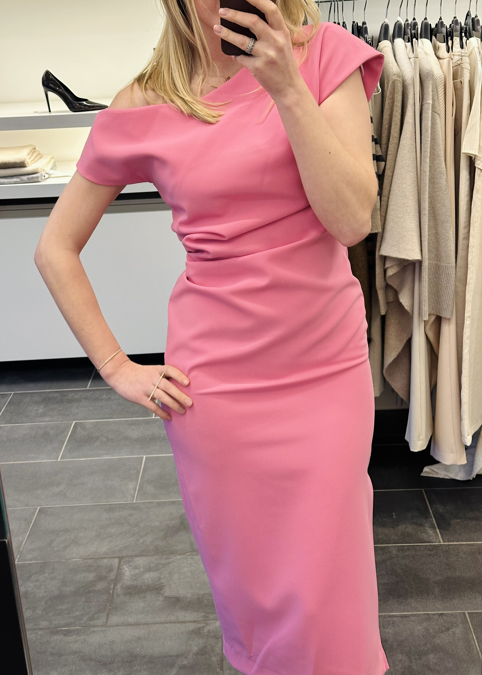 Roze jurk met frons detail