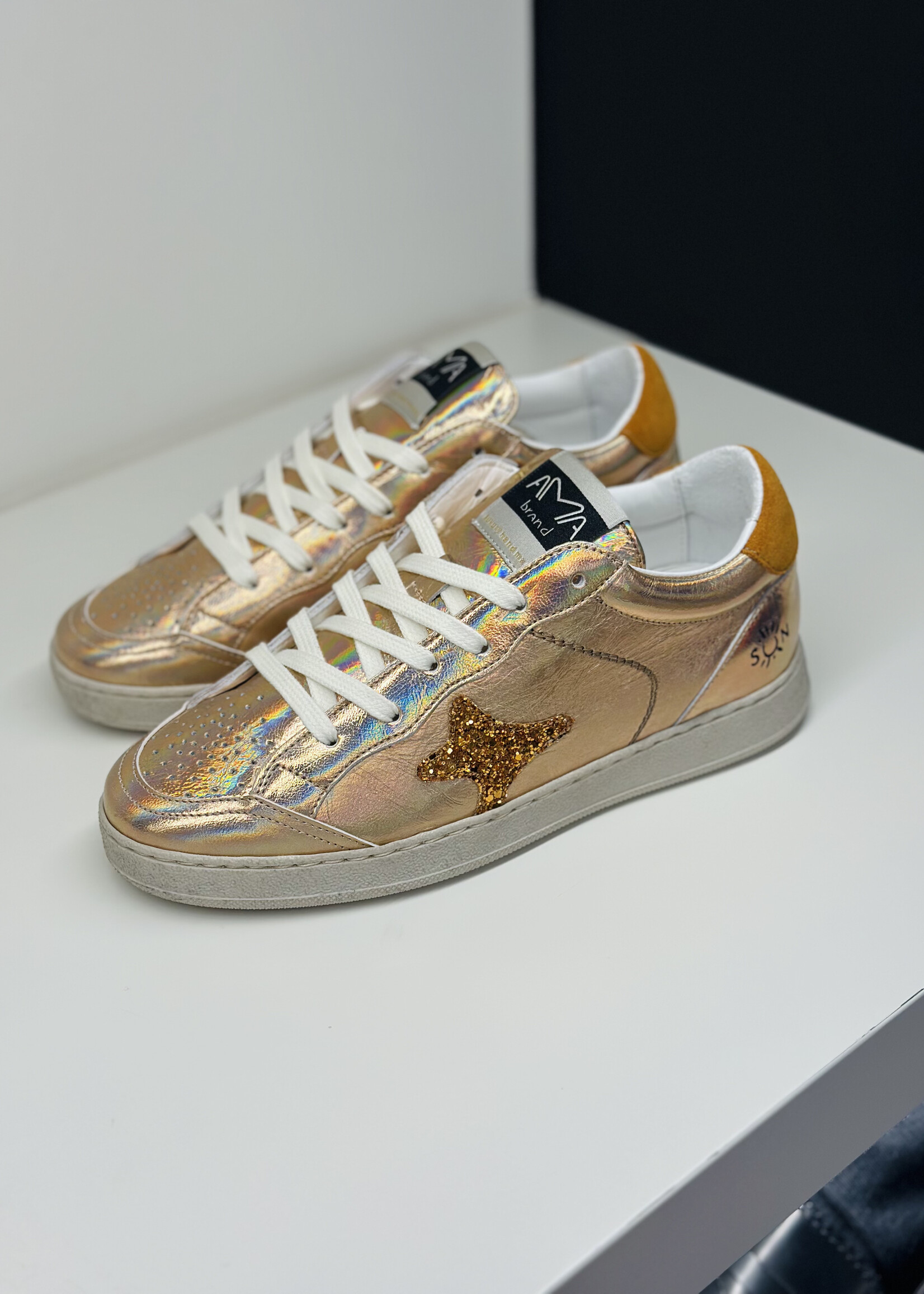 Bronzen sneaker