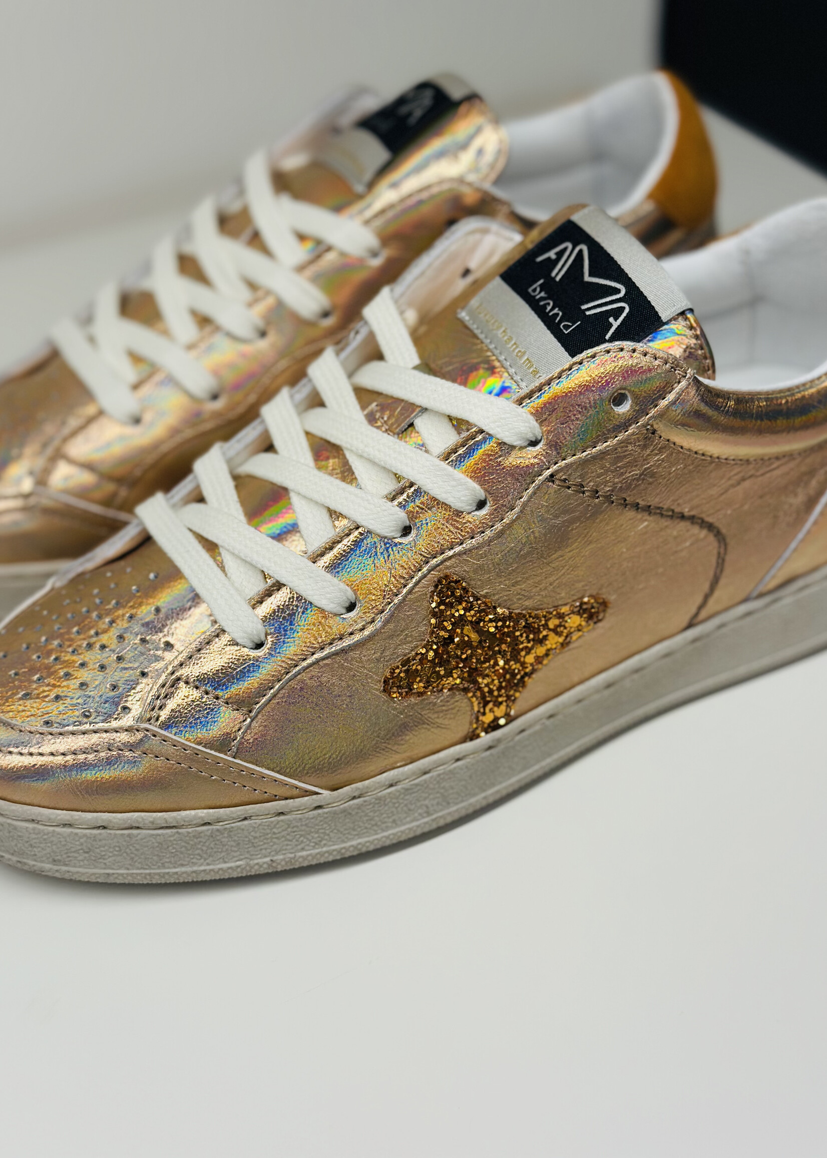 Bronzen sneaker