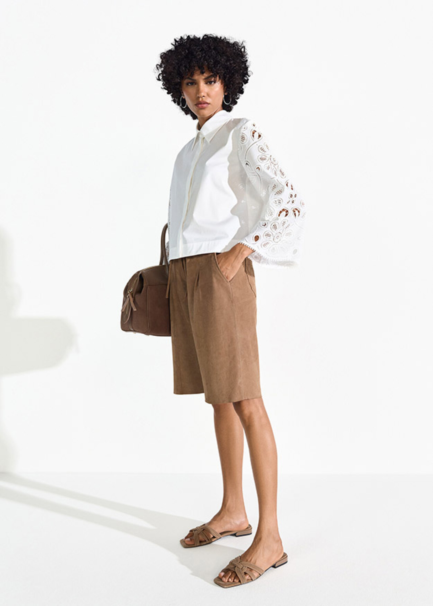 Witte Poplin Blouse Met Geborduurde Mouwen