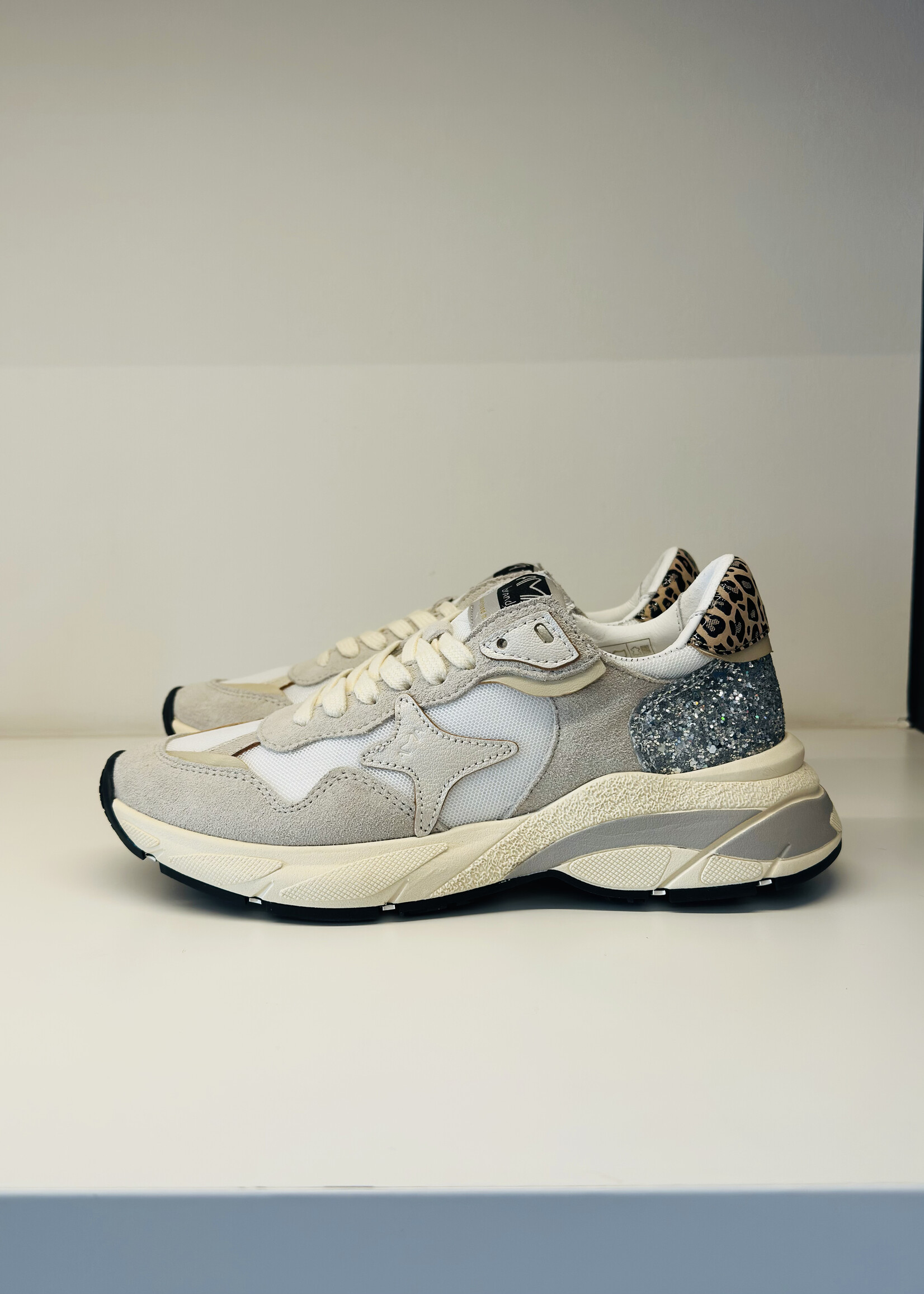 Ecru chunky sneaker met zilver accenten