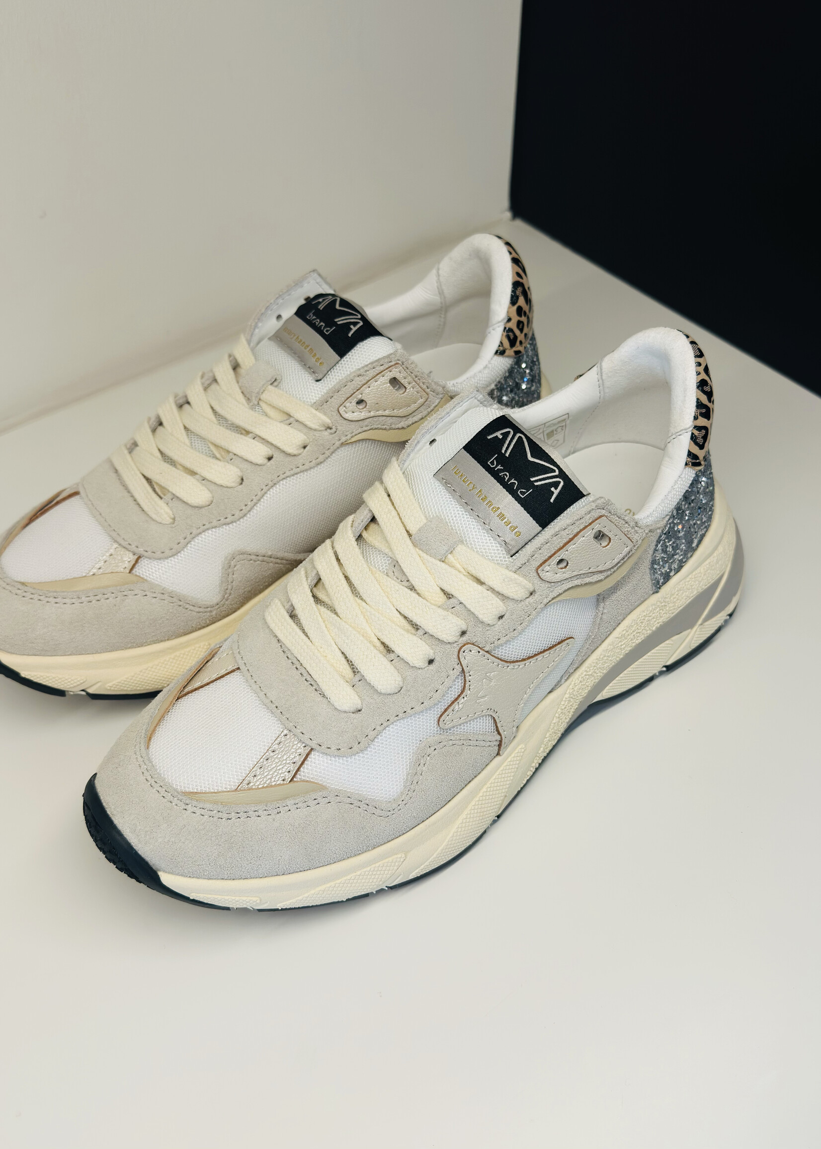 Ecru chunky sneaker met zilver accenten