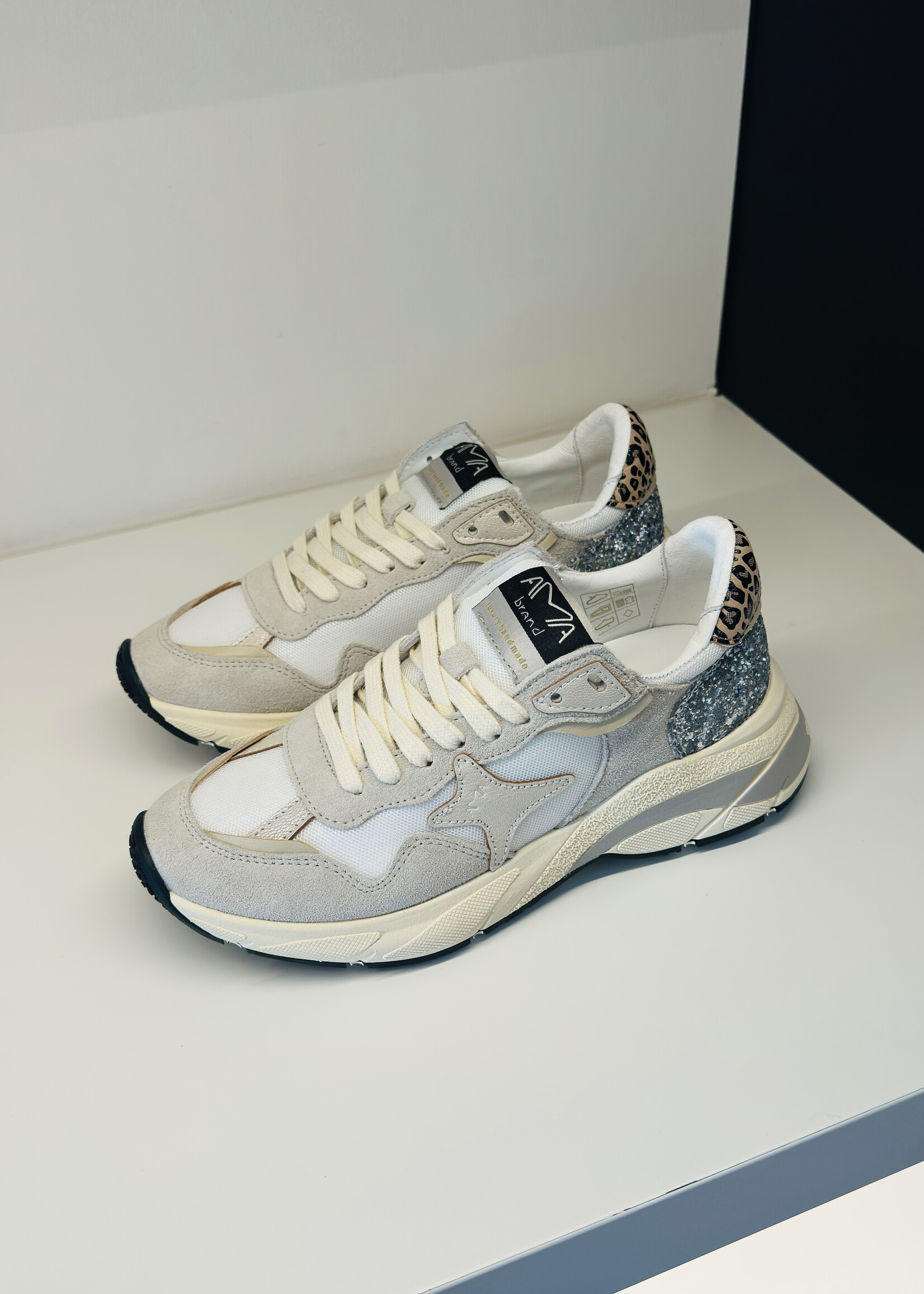Ecru chunky sneaker met zilver accenten