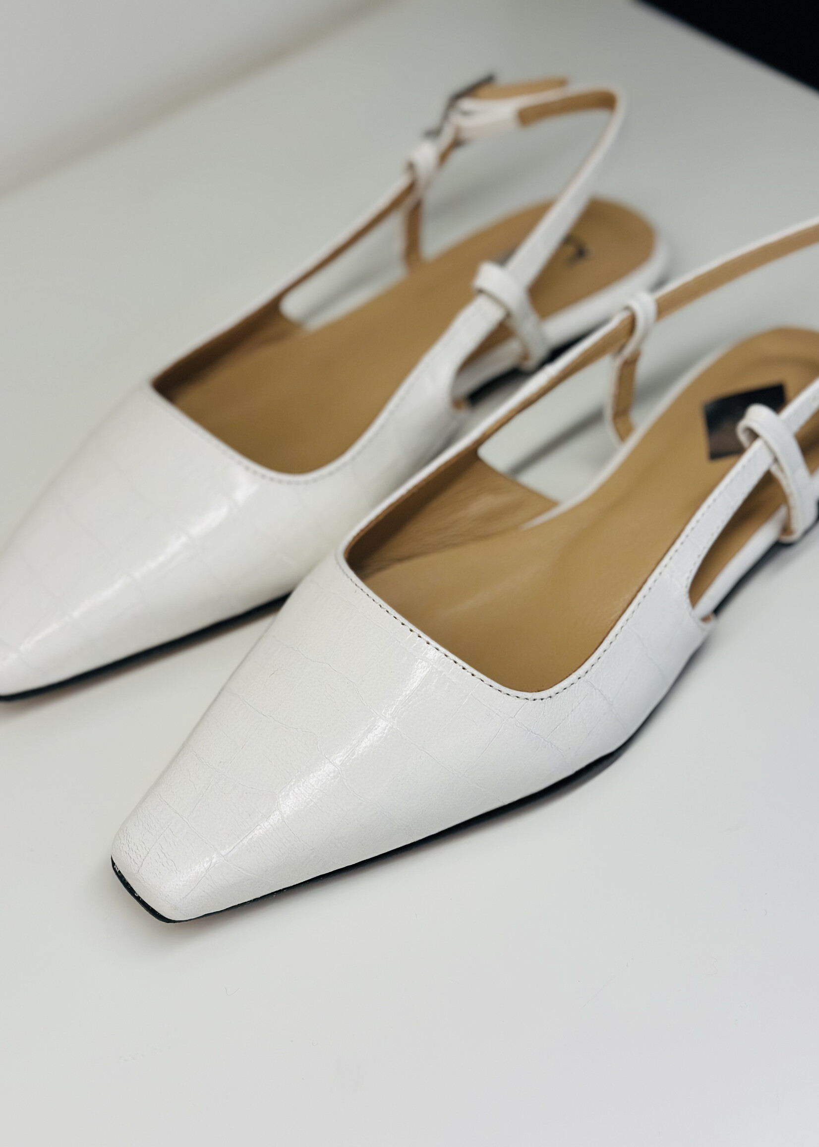 Lara Croco Cream Slingback