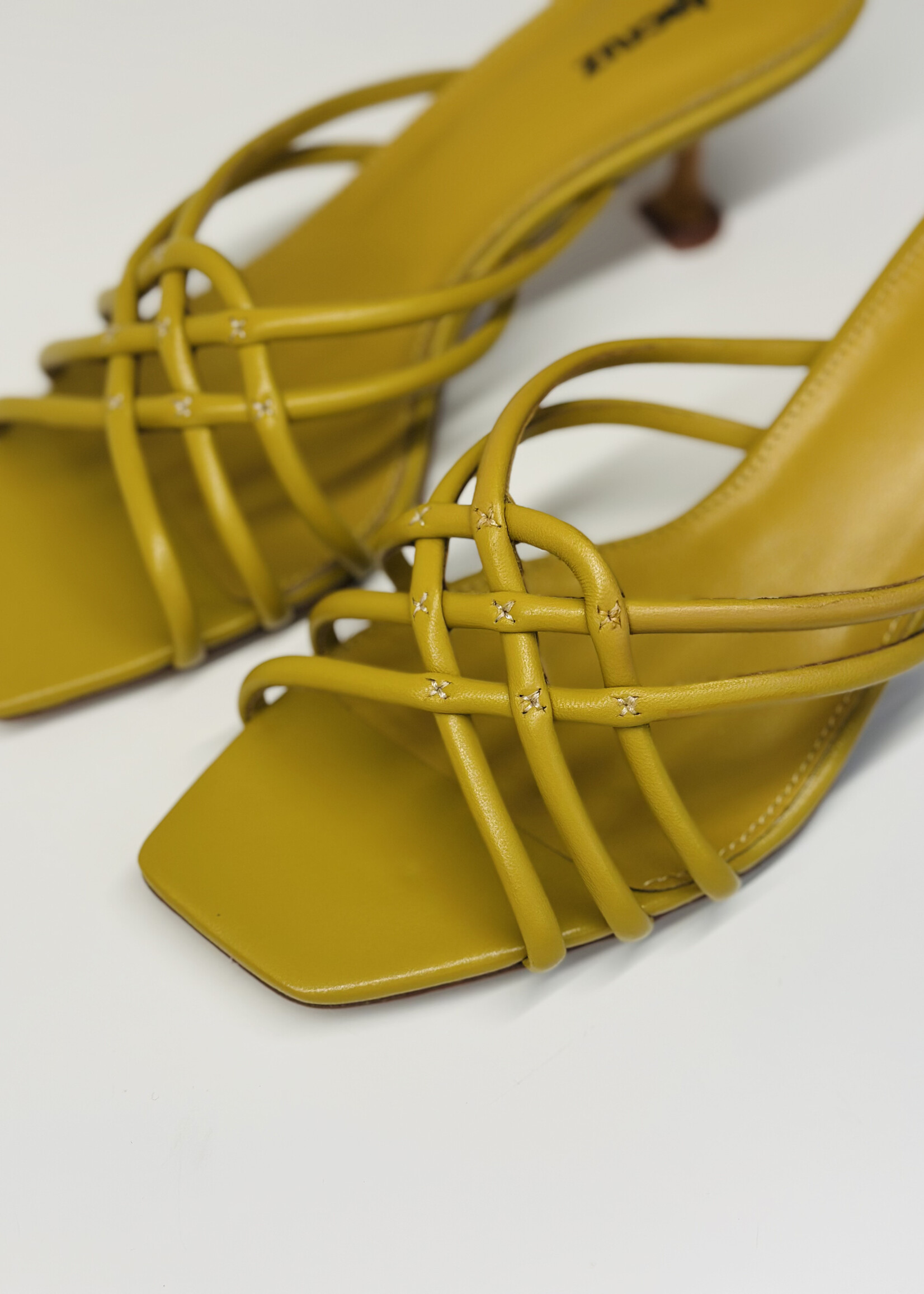 Olijfkleurig muiltje