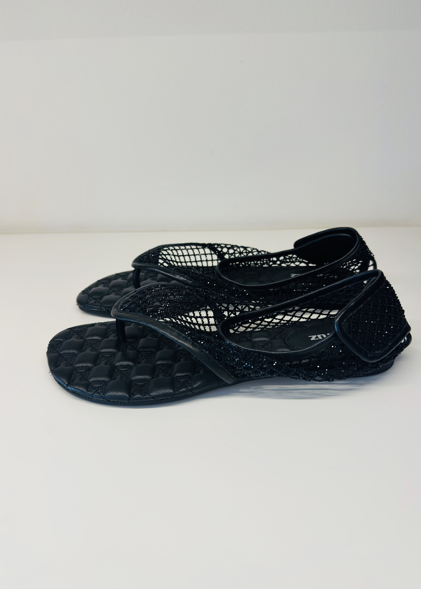 Zwarte teensandaal met strass