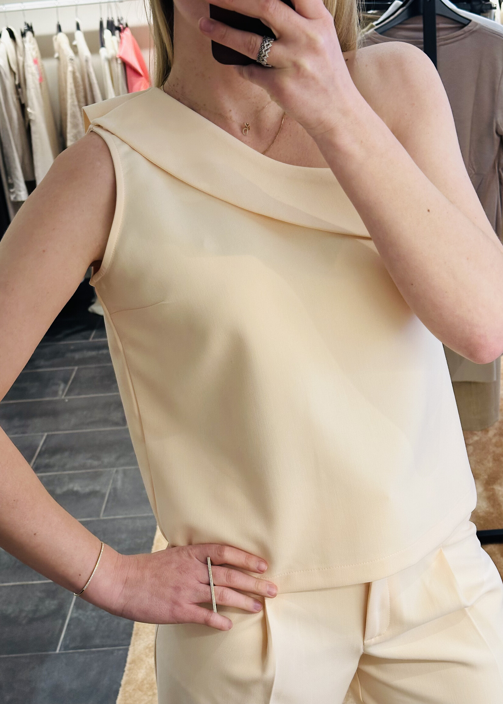 Lucy Top Sleek Weave Powder