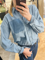 Jeans bloes met constraterende zak