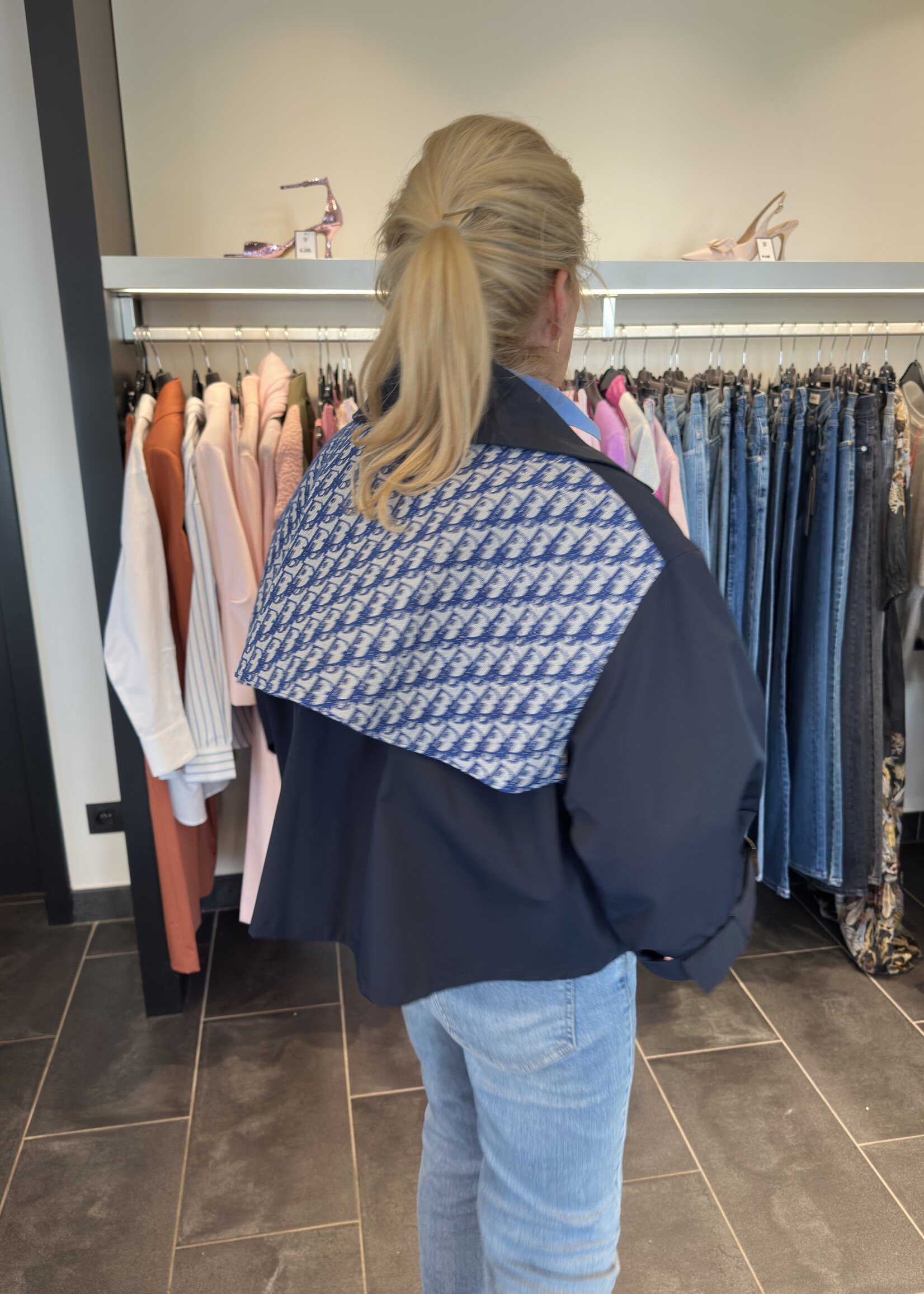 Attire Cape Designer Back N°4