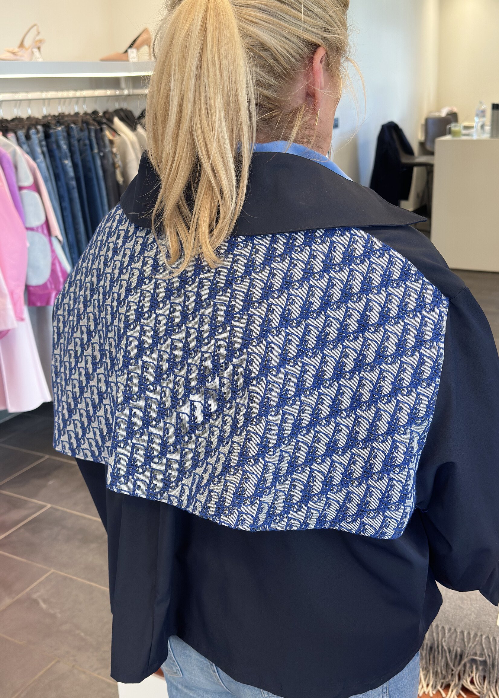 Attire Cape Designer Back N°4