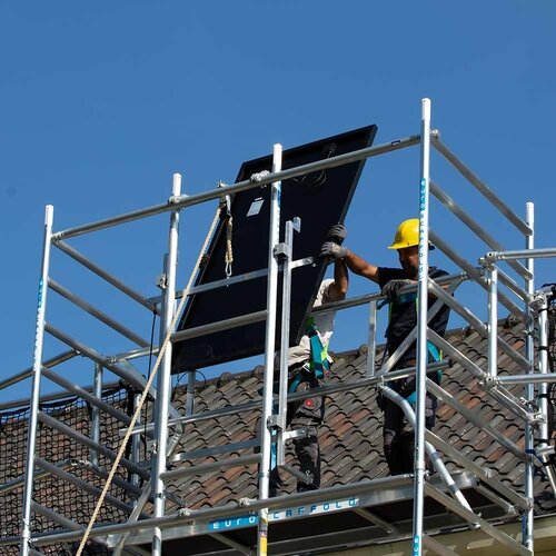 Euroscaffold Solar Rolsteiger 135x305x8,2m werkhoogte, inclusief solar lift, Safeguard dakrandbeveiliging