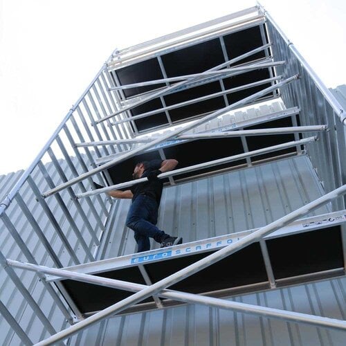 Euroscaffold Basis rolsteiger 135 x 250 x 10,2m werkhoogte met lichtgewicht platform
