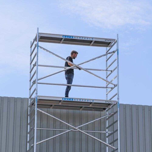 Euroscaffold Basis rolsteiger 75 x 305 x 10,2m werkhoogte met lichtgewicht platform