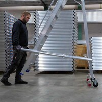 Eurostairs Professionele verrijdbare magazijntrap 10 treden Eurostairs Professionele verrijdbare magazijntrap 10 treden